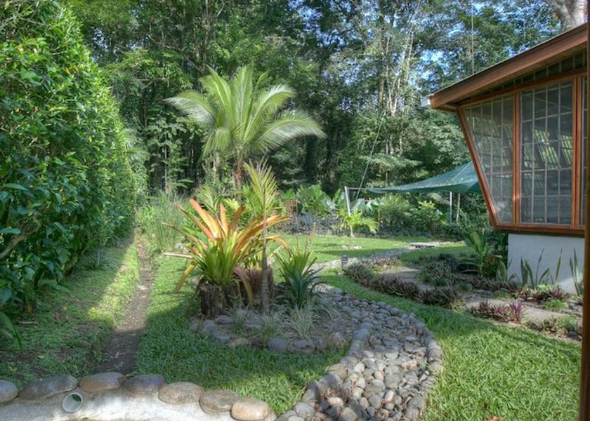 Limon Cahuita Property Grounds