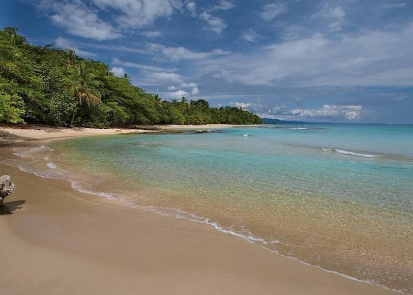 Limon Cahuita Beach