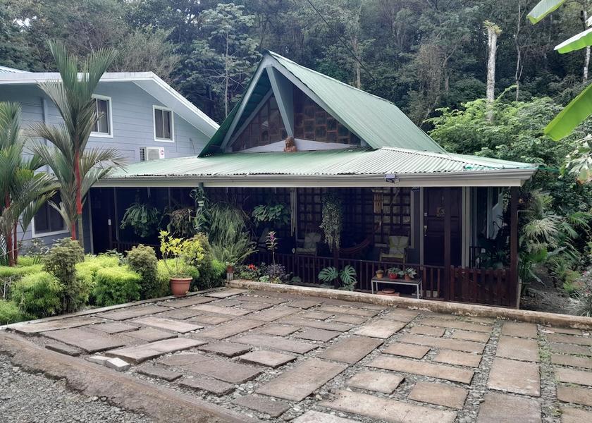 Puntarenas Quepos Facade