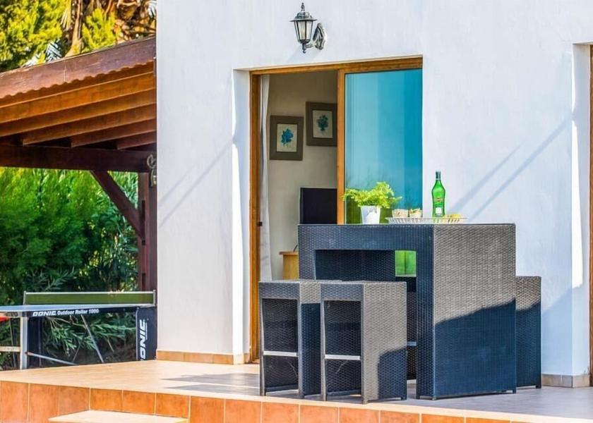  Pomos Exterior Detail