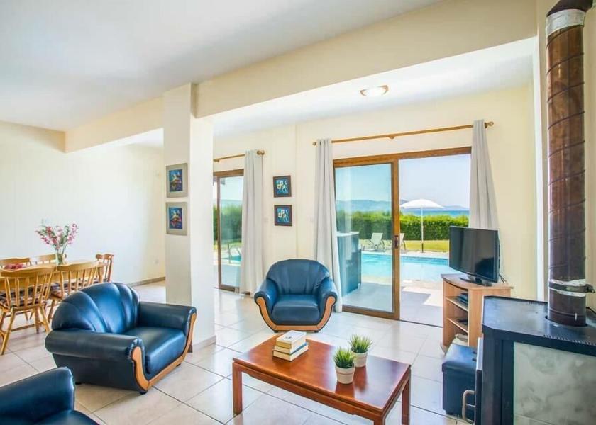  Pomos Interior Entrance