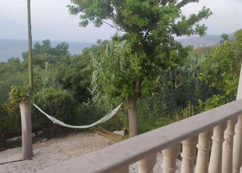  Pomos Exterior Detail