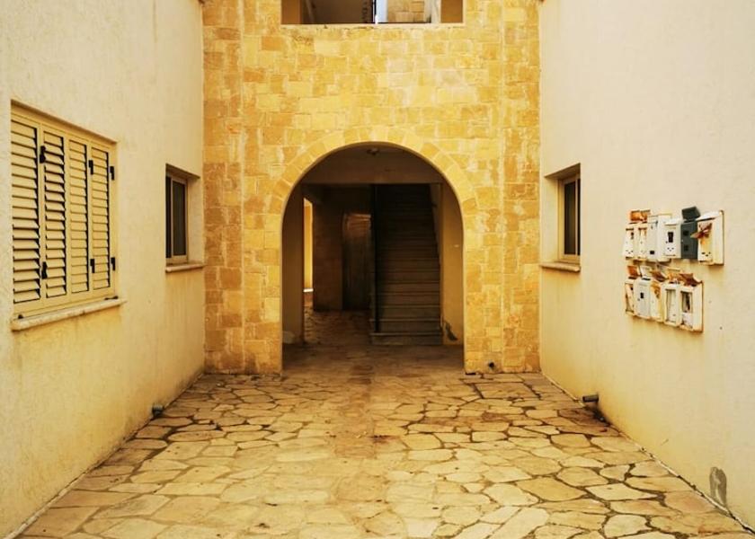  Mandria Exterior Detail