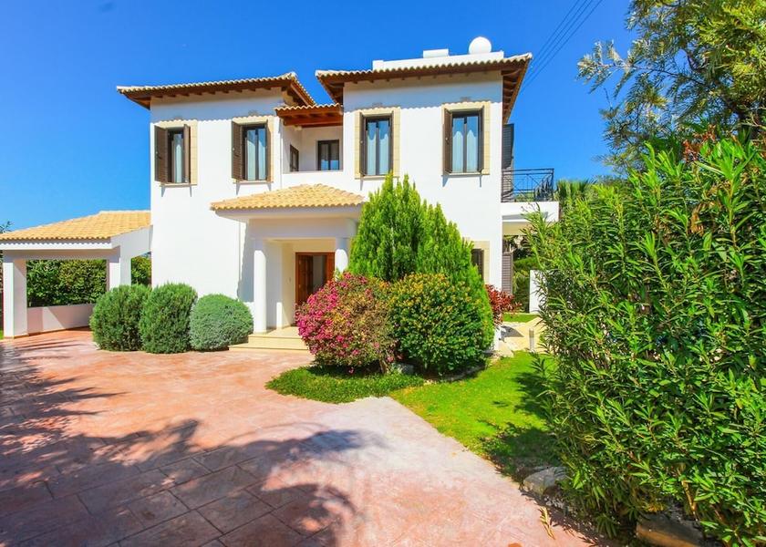  Polis Exterior Detail