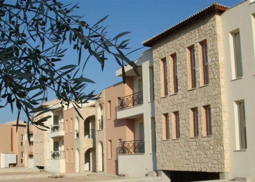  Polis Exterior Detail