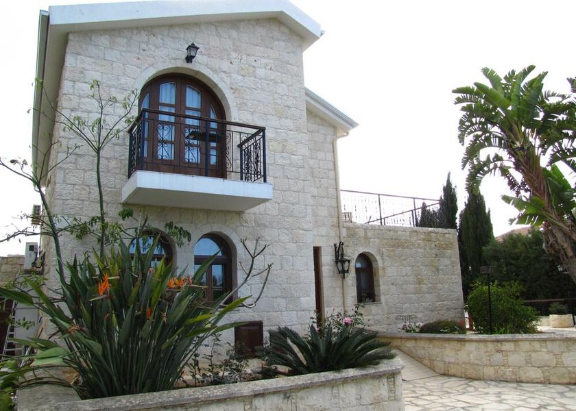 Paphos Argaka Exterior Detail