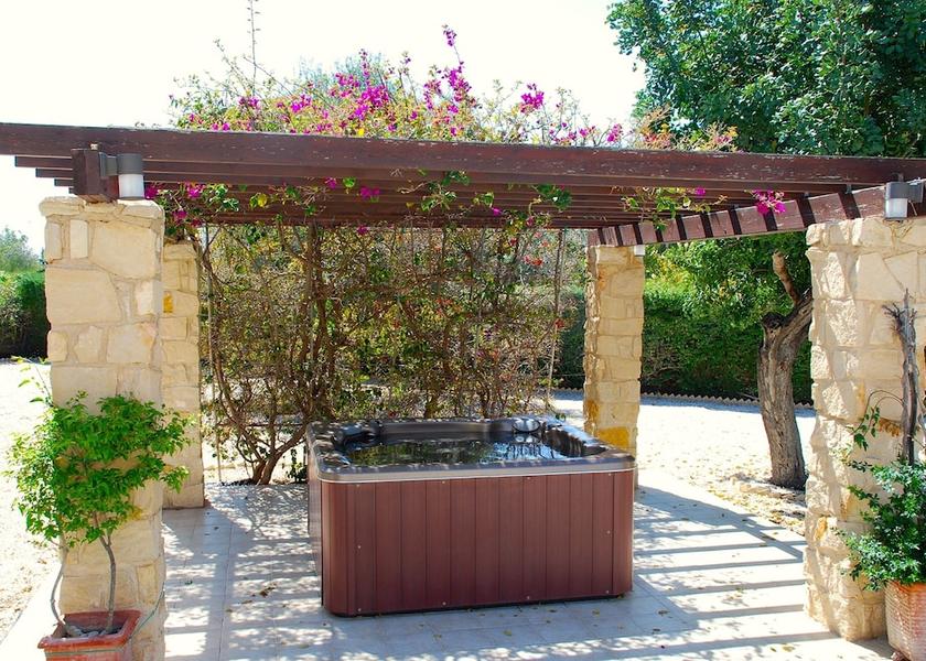 Paphos Kouklia Private Spa Tub