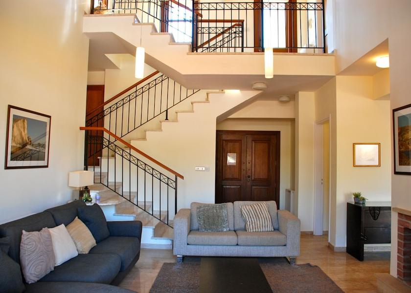  Kouklia Interior Entrance