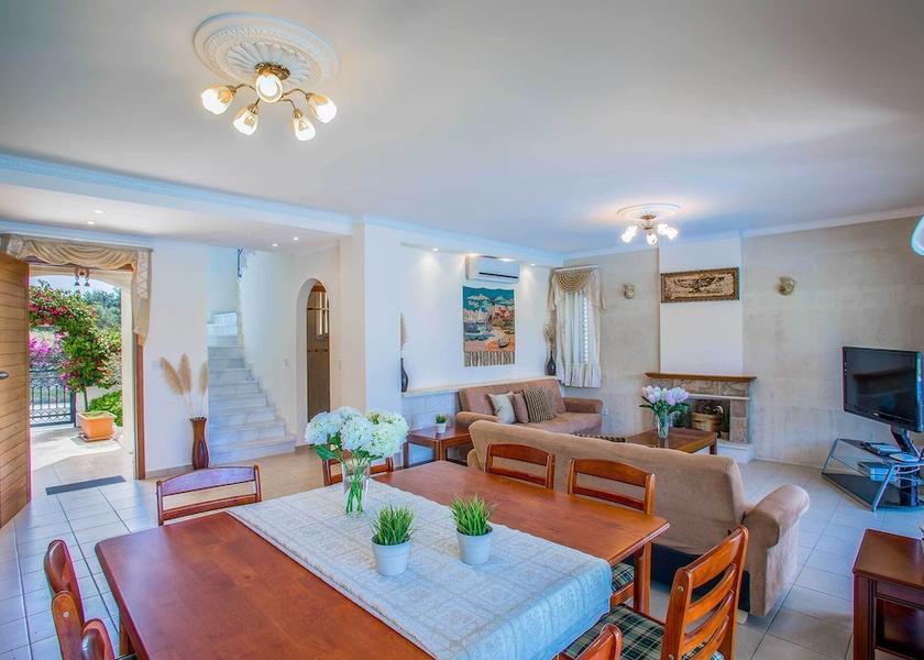  Neo Chorio Interior Entrance