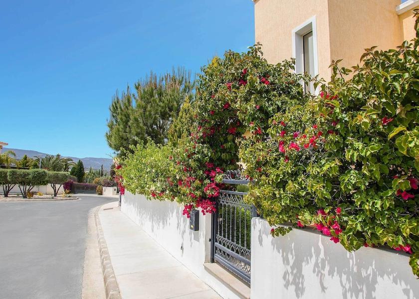  Neo Chorio Exterior Detail