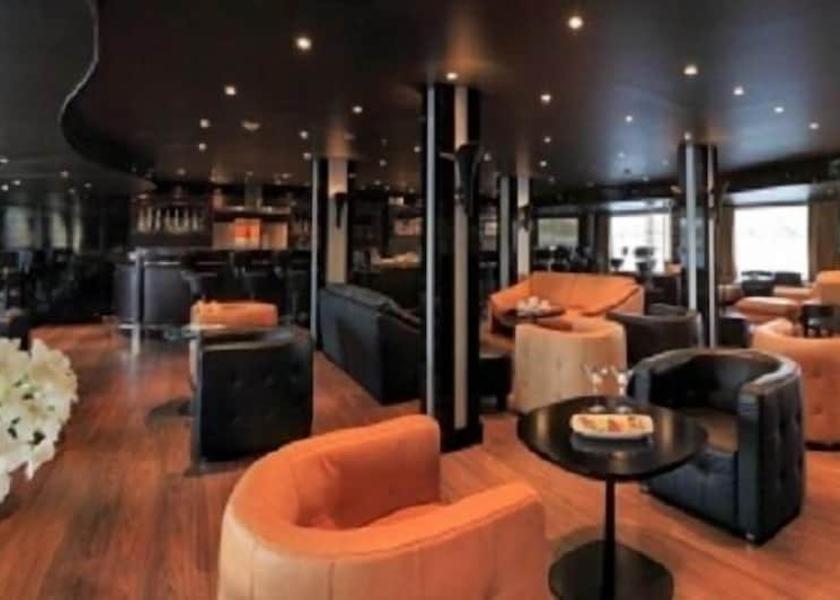  Luxor Interior Entrance