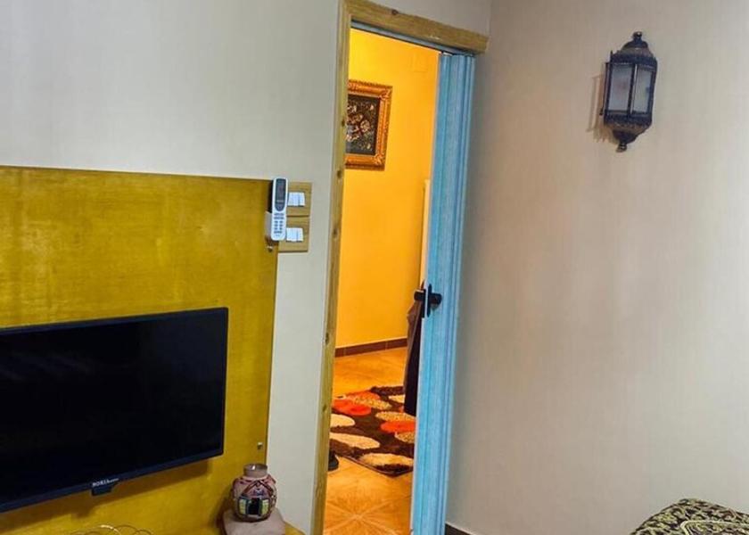  Luxor Exterior Detail