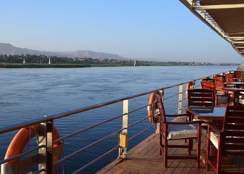  Luxor Exterior Detail