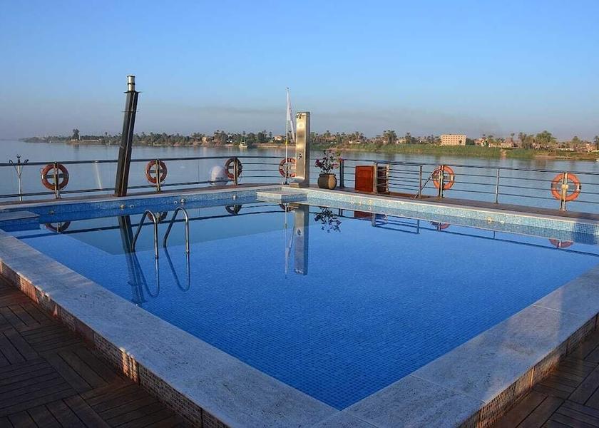  Luxor Exterior Detail