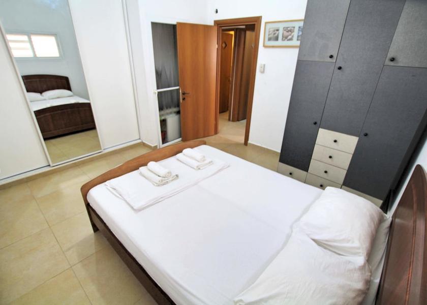  Bat Yam Room