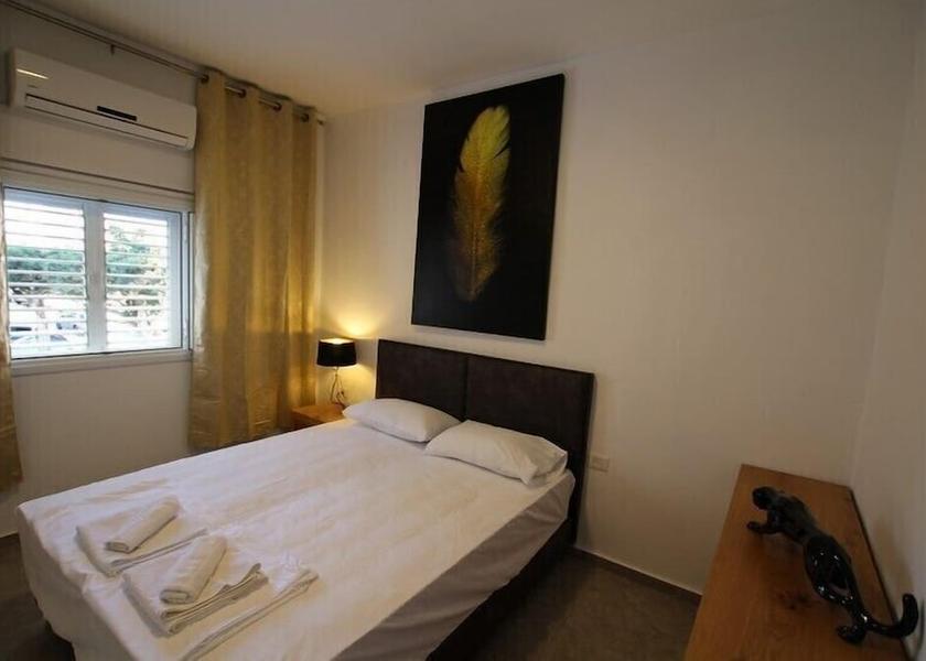  Bat Yam Room