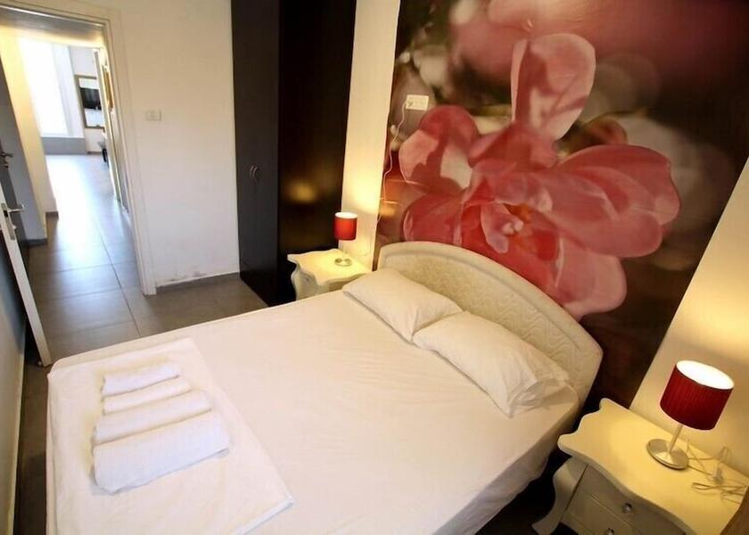  Bat Yam Room