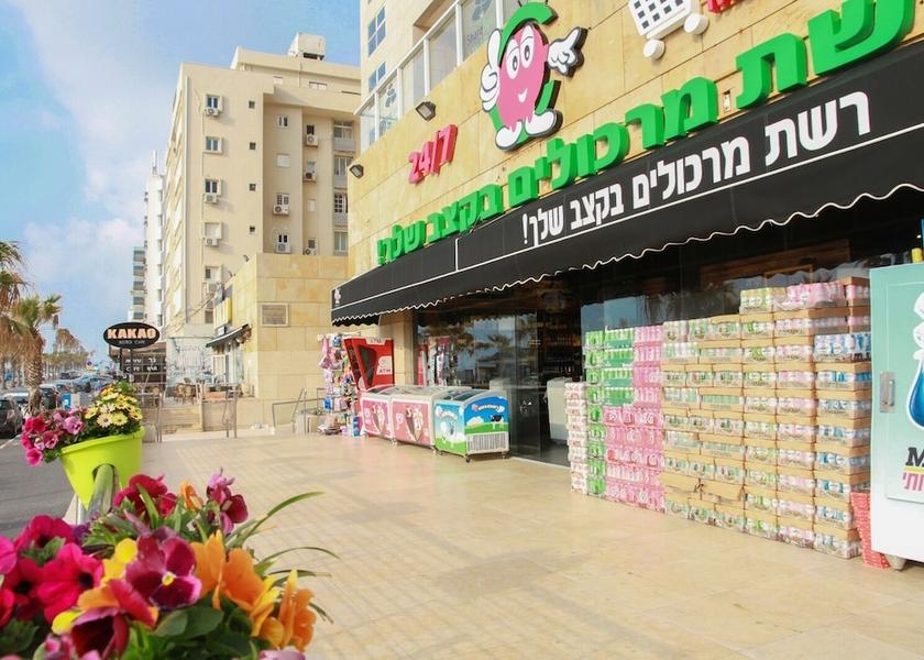  Bat Yam Exterior Detail