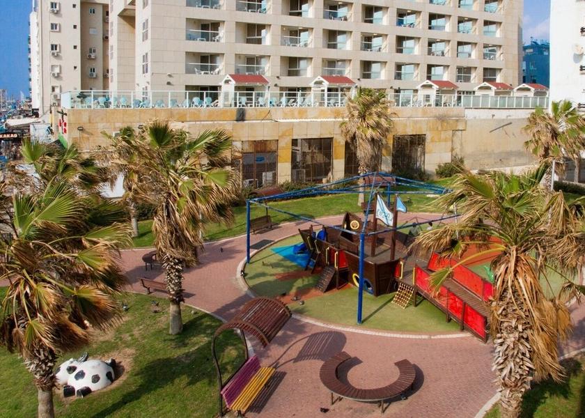  Bat Yam Exterior Detail