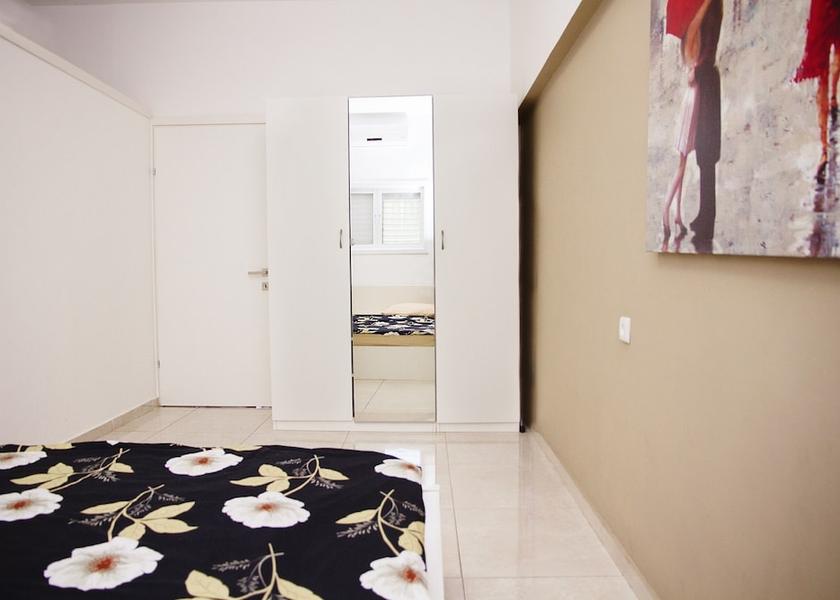  Bat Yam Room
