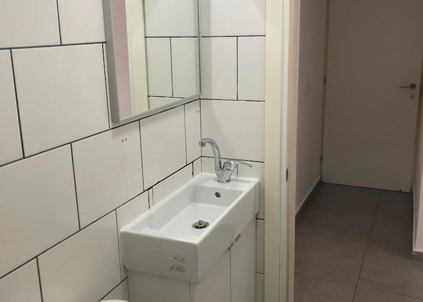  Bat Yam Bathroom
