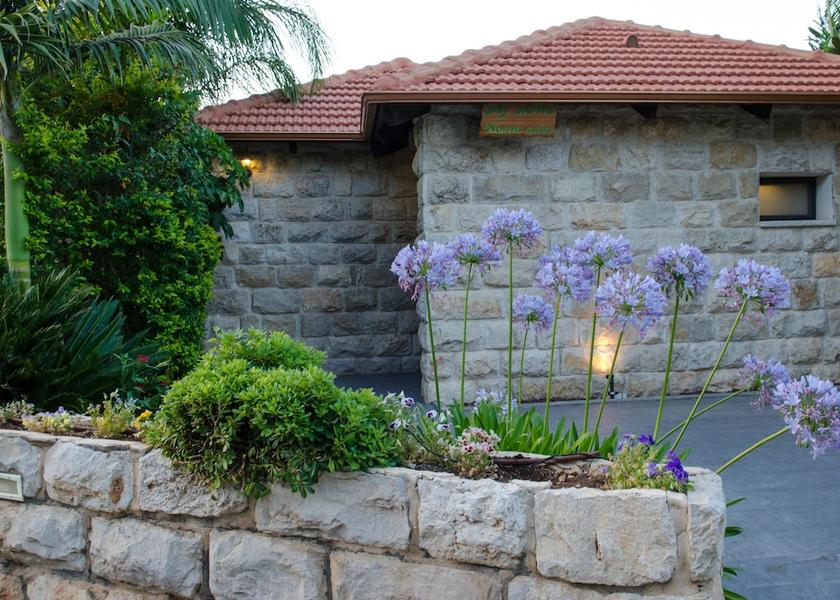  Rosh Pinna Exterior Detail