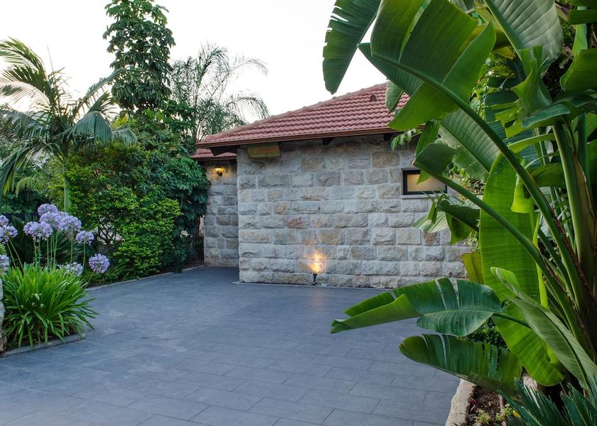  Rosh Pinna Exterior Detail