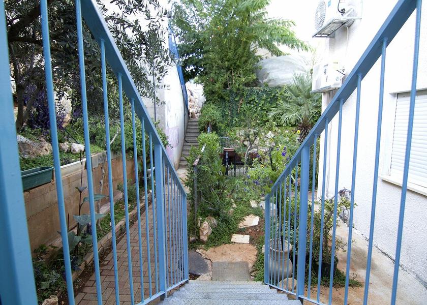  Safed Garden