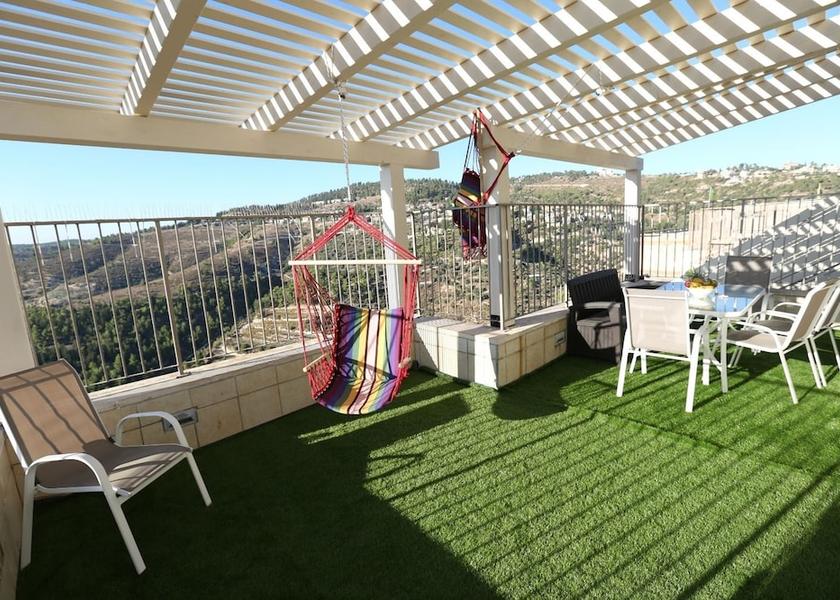  Safed Exterior Detail