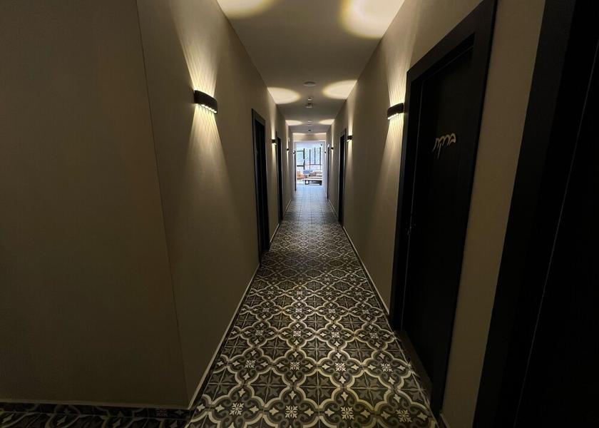  Eilat Interior Entrance