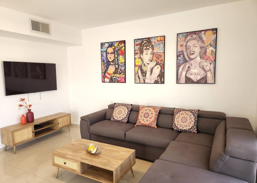  Eilat Interior Entrance