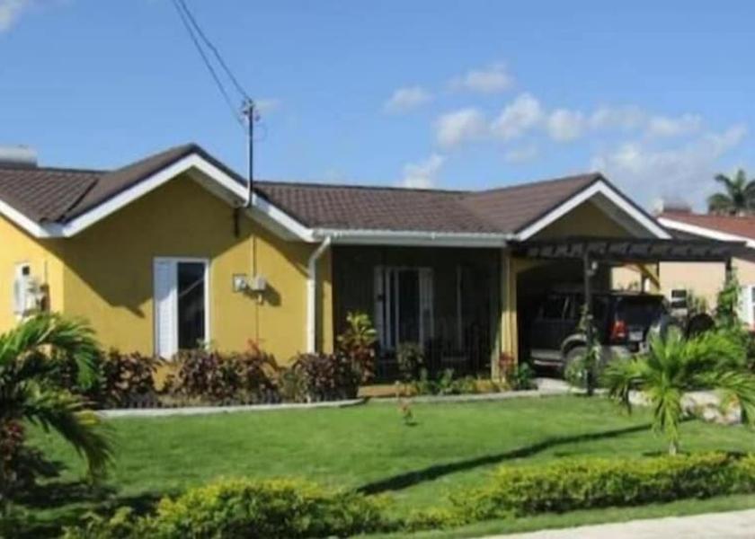 Saint James Ocho Rios Exterior Detail