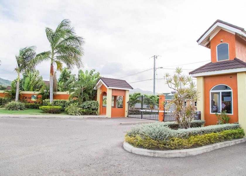 Saint James Ocho Rios Facade