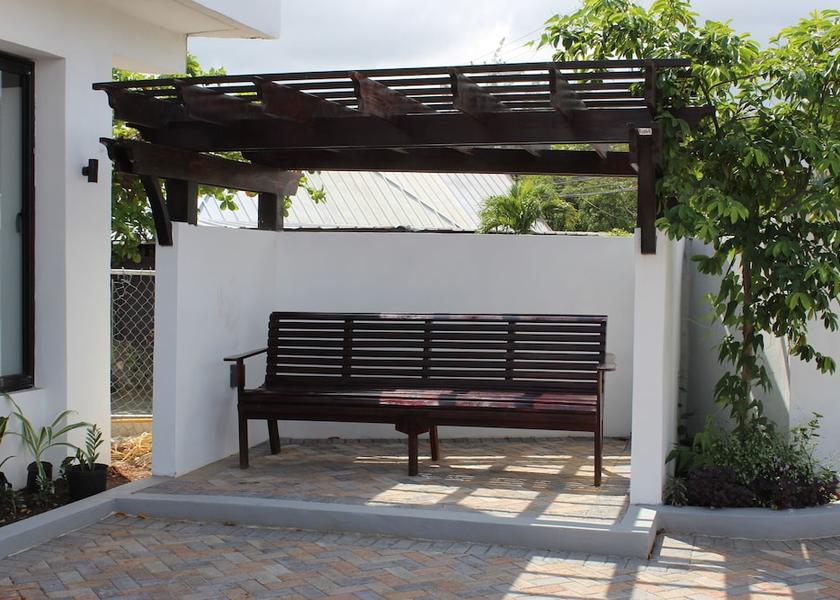 Saint James Ocho Rios Exterior Detail