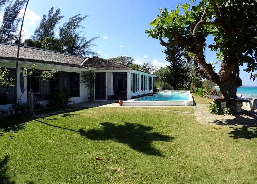 Saint James Runaway Bay Property Grounds