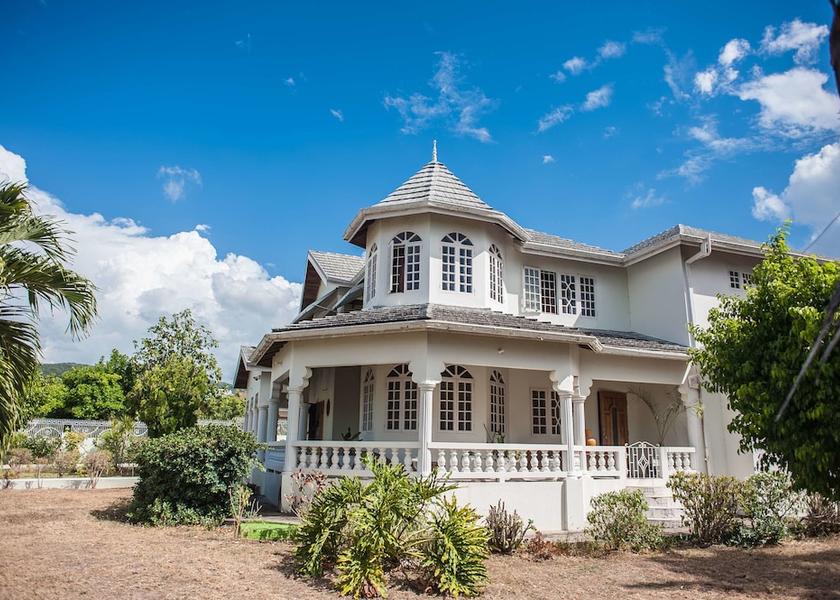 Saint James Runaway Bay Courtyard
