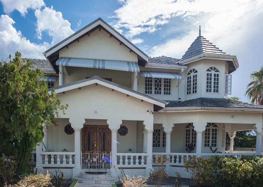 Saint James Runaway Bay Entrance