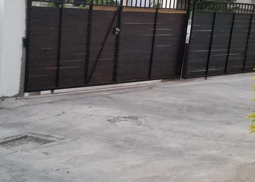 Saint James Runaway Bay Parking