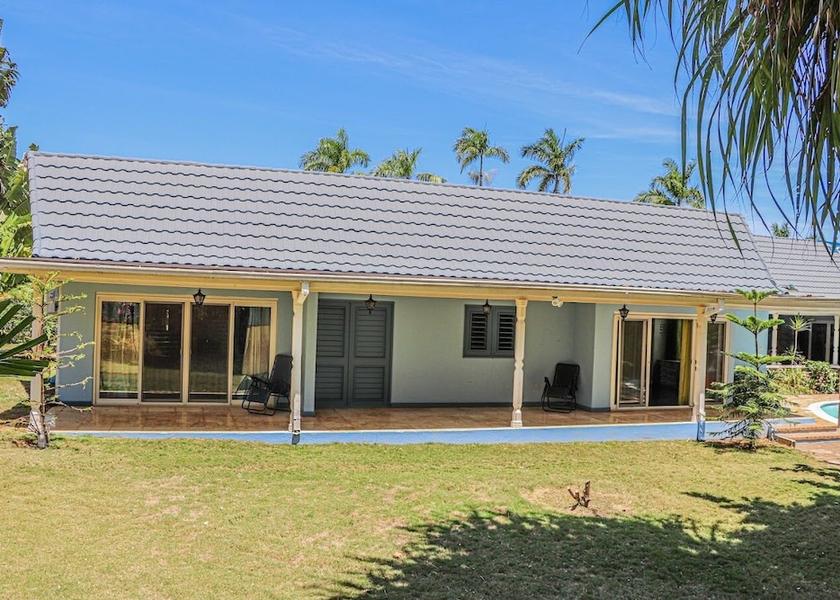 Saint James Runaway Bay Exterior Detail