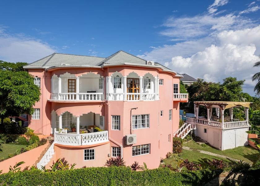 Saint James Tower Isle Kitchen