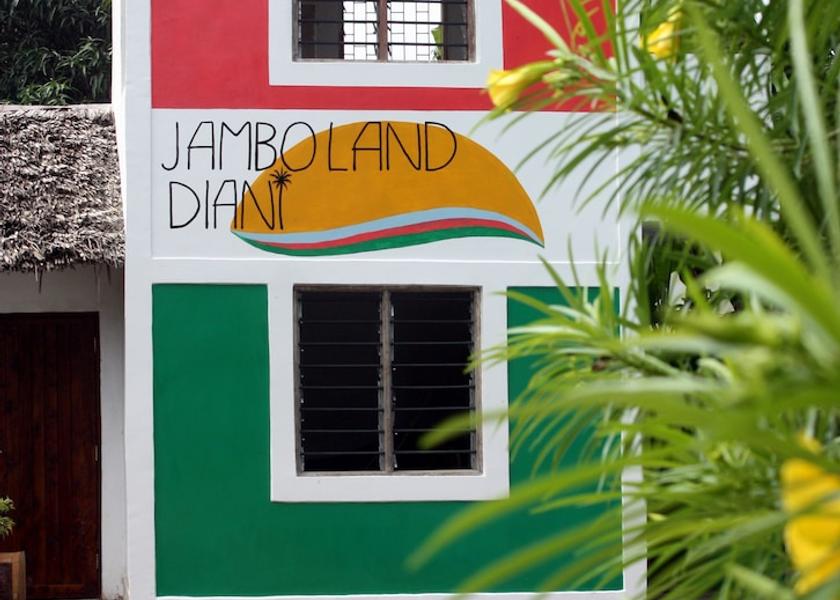  Ukunda Exterior Detail