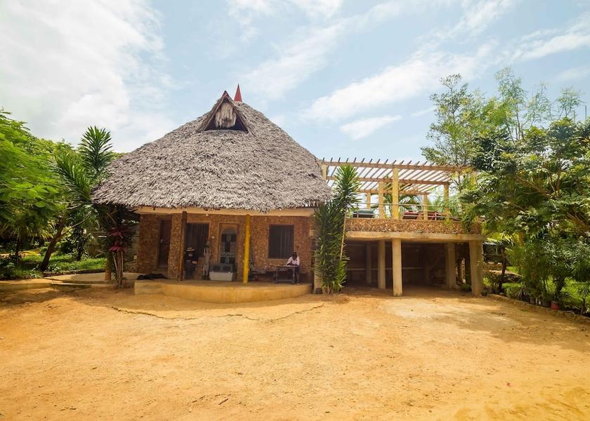  Ukunda Exterior Detail