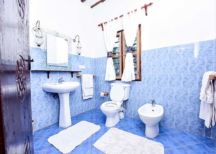  Watamu Bathroom