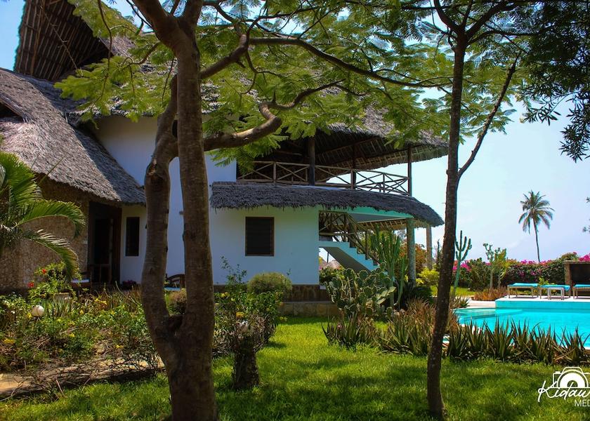  Watamu Exterior Detail