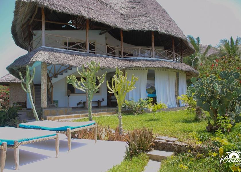  Watamu Exterior Detail