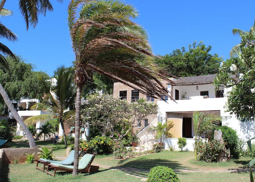  Lamu Exterior Detail