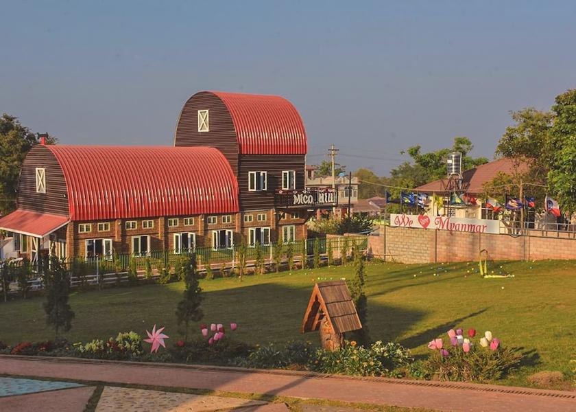 Pyin Oo Lwin Interior Entrance