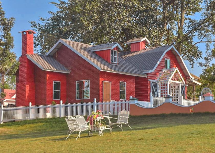  Pyin Oo Lwin Interior Entrance