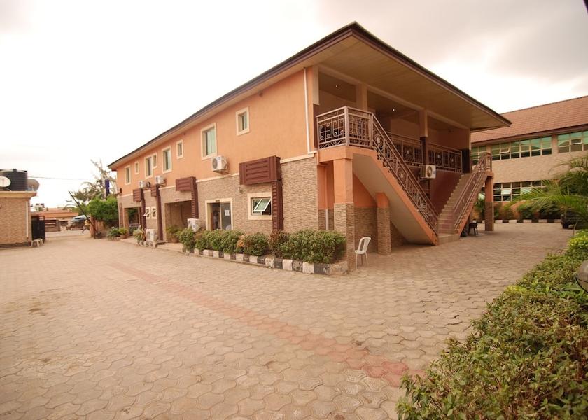  Karu Exterior Detail