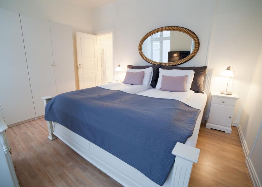  Oslo Room